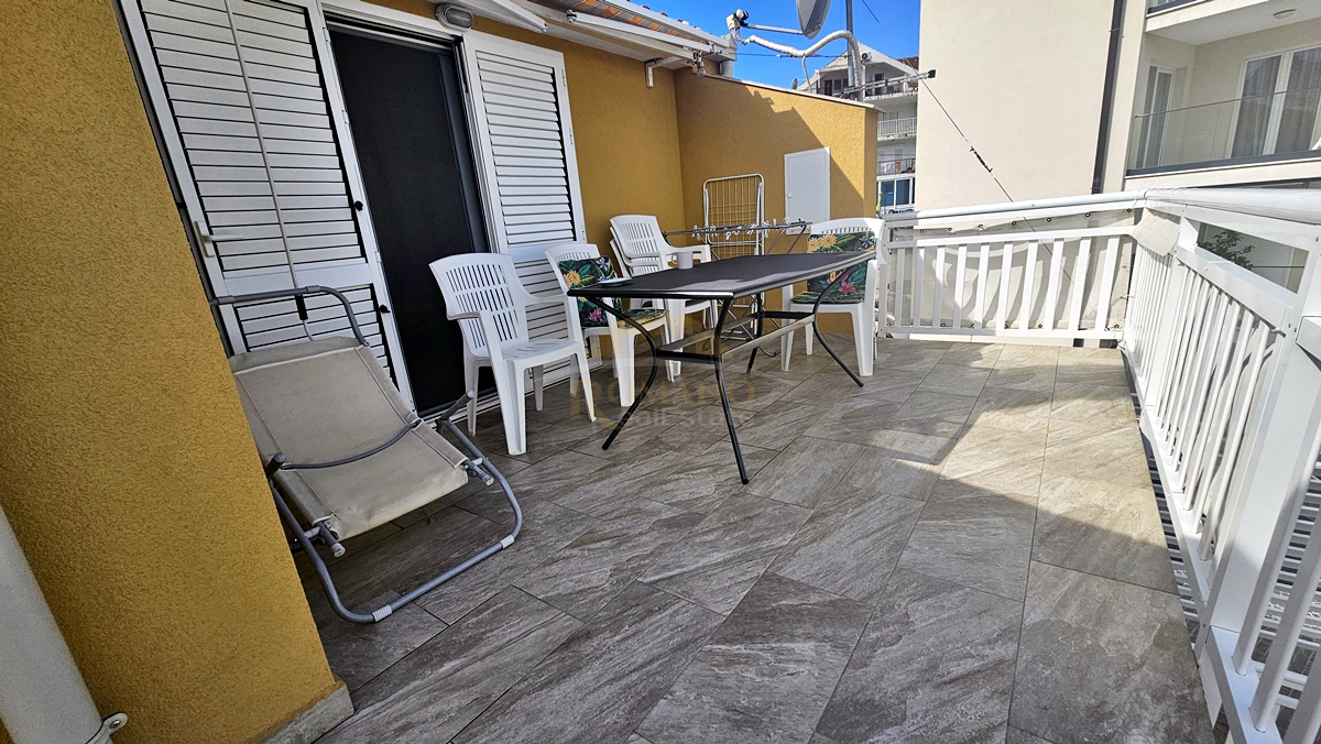 Apartmajska hiša v Okrugu Gornjem/Čiovo, drugi niz od morja - 5 apartmajev